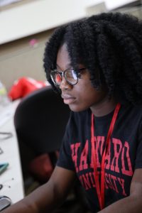 Xposure student Nia Davis works on an article about emotional support animals.